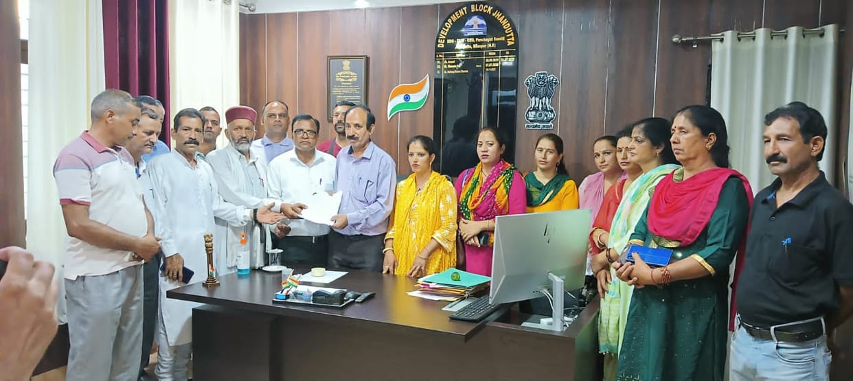in bilaspur district panchyats work  closed due to jila cader employees strike