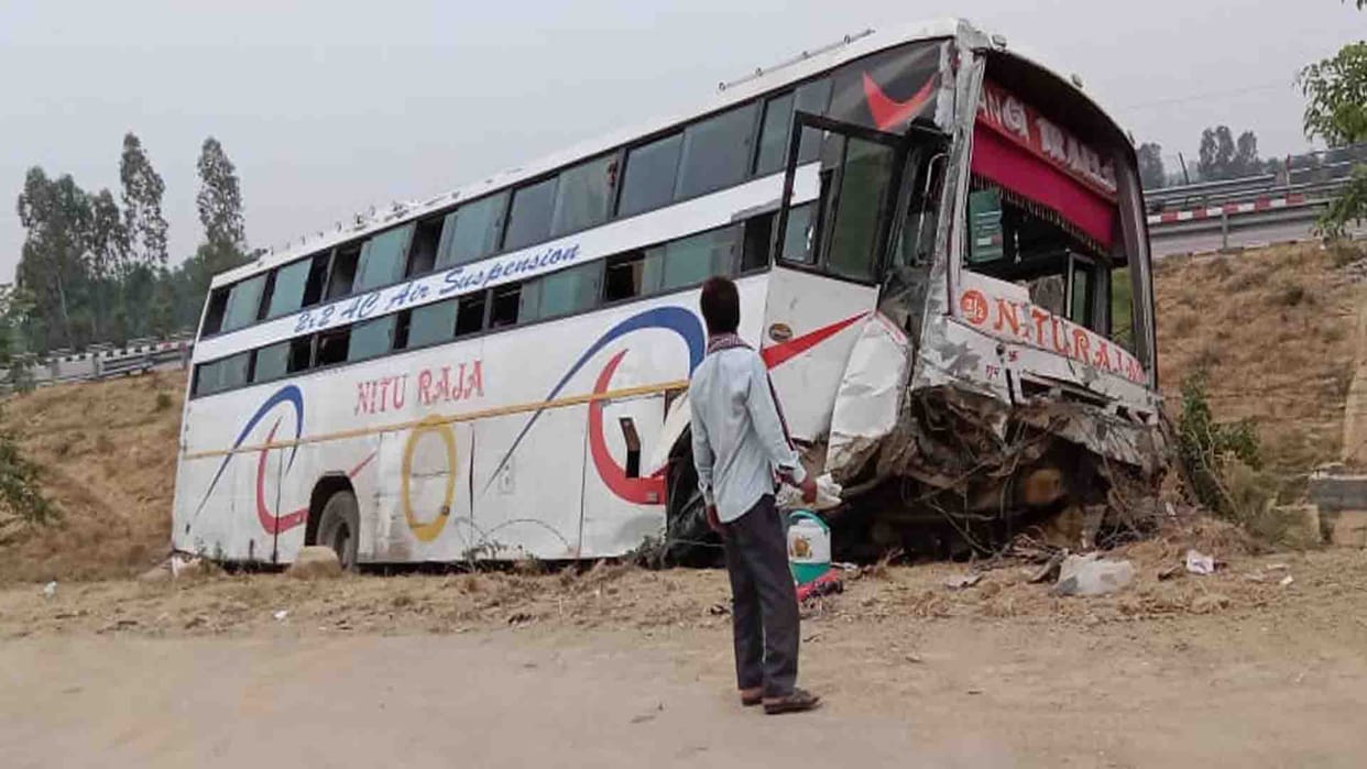 Unnao Accident: Bus derailed due to tire burst on Expressway, 26 passengers injured