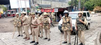 शहर के विभिन्न इलाकों में पुलिस ने की गश्त