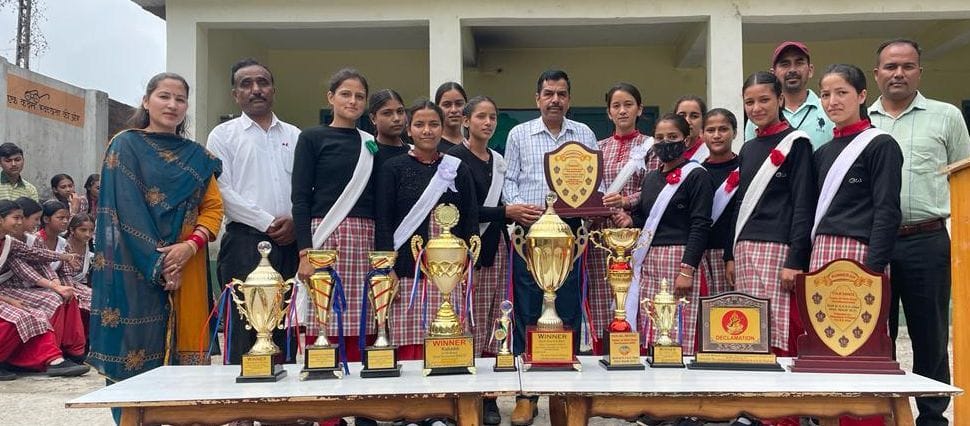 Promising players of Barot school honored