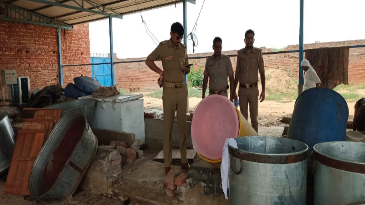 Big Action: In Meerut, SOG team raided the dairy and caught weapons