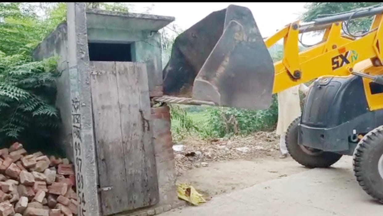 Illegal encroachment removed from the pond in Nagli Mehnaz