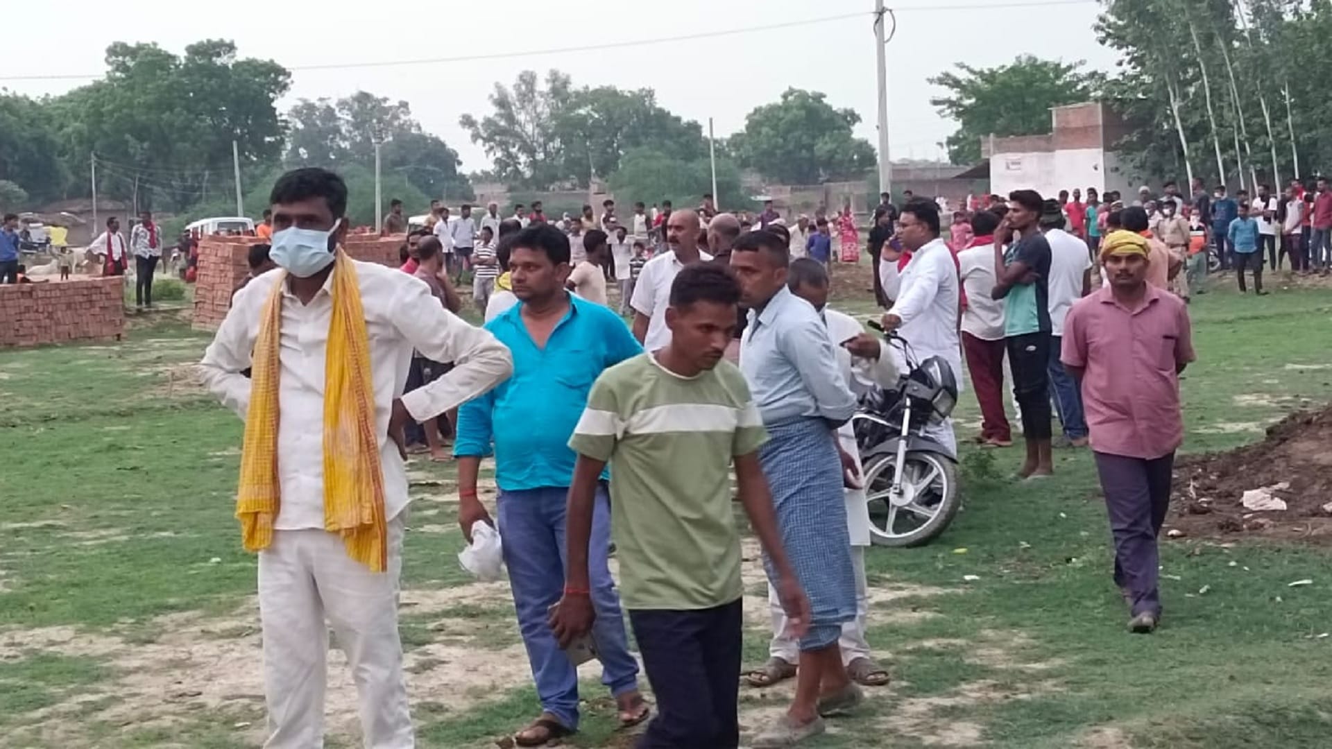 prayagraj blind faith Lived by eating Lai-gram, Sons and daughters go to bathe in Ganges in morning