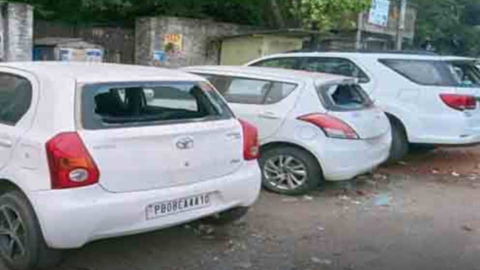 Antisocial elements broke windows of six vehicles in Jalandhar