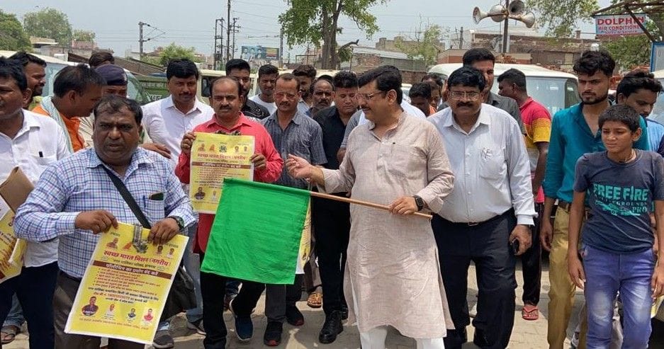 Hathras: Neither the garbage removed, nor the sale of single use plastic stopped at the shops