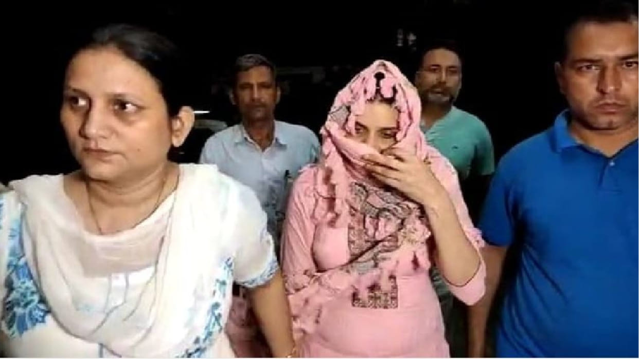 Woman ASI arrested for taking bribe of Rs 4 lakh