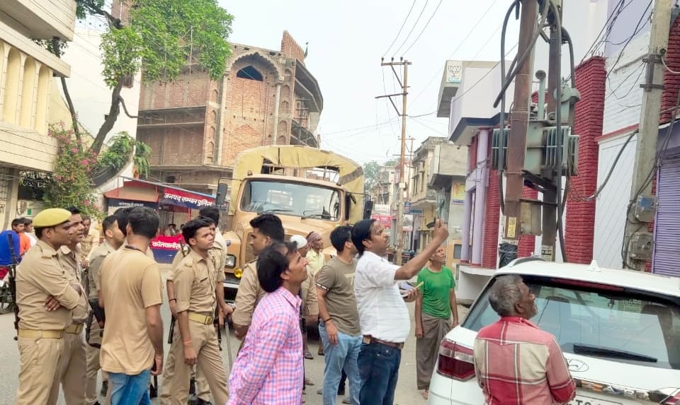 Six ACs of three bullion traders were found running due to theft electricity