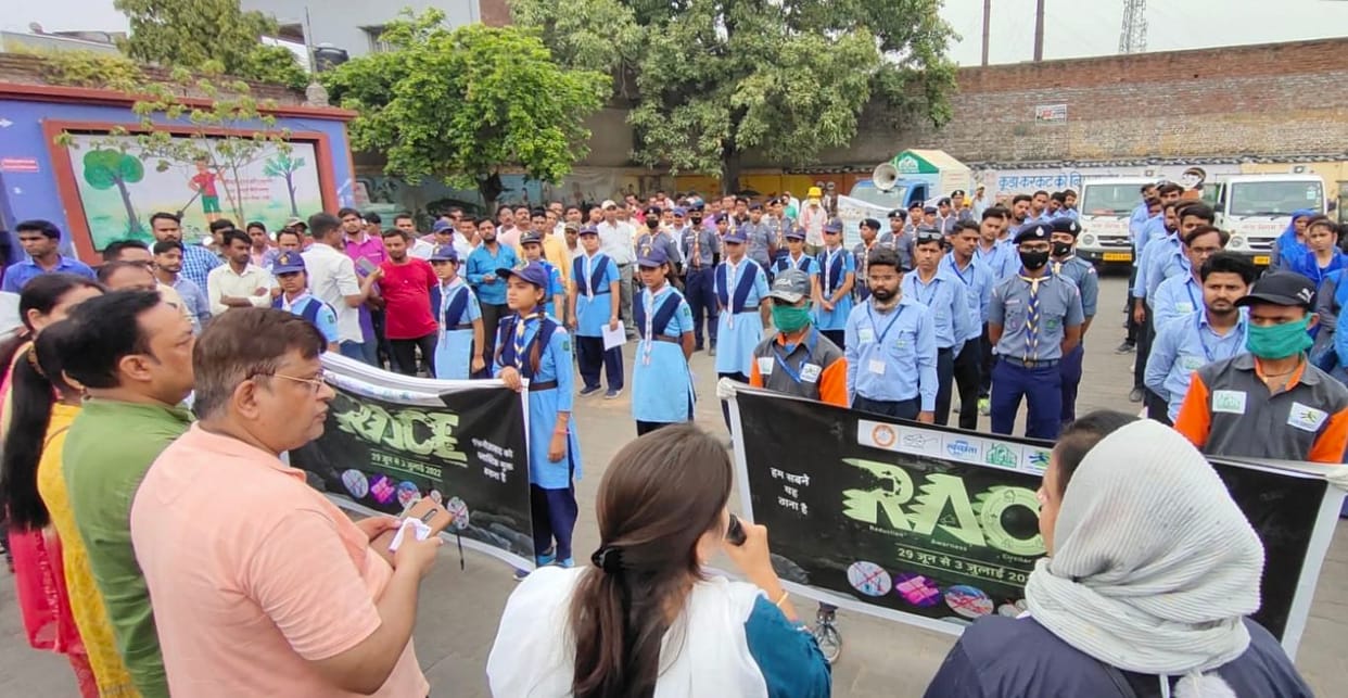 SDM administered oath not to use plastic