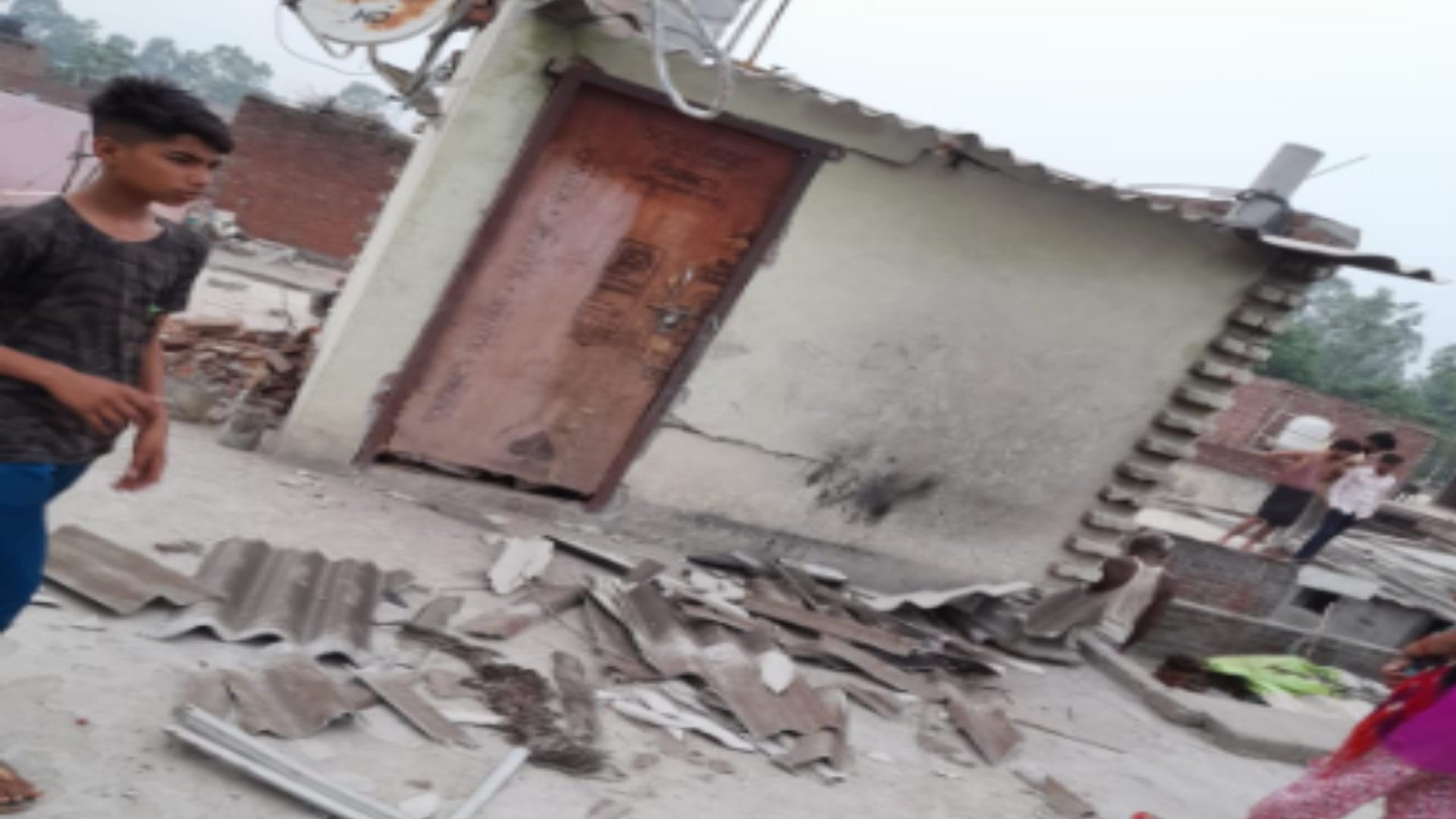 Two houses damaged due to lightning from the sky in Saharanpur district see photos