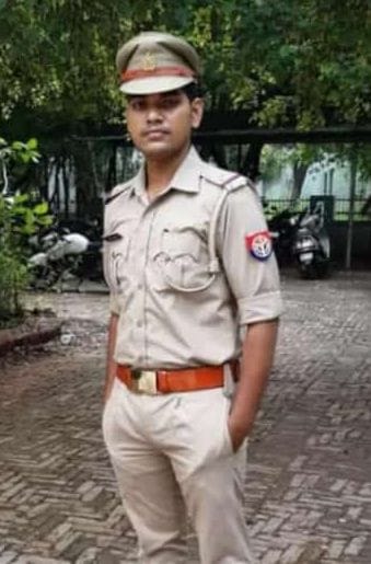 Kanpur Dehat : Car reached second lane due to tire burst, bike rider ASI died due to collision