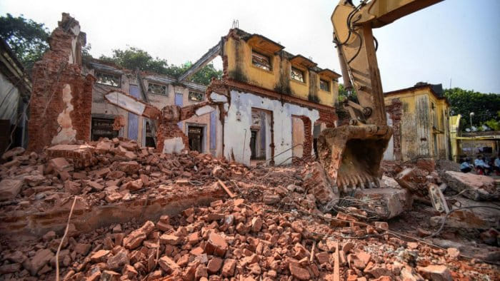 Patna District Magistrate Office building built during the British rule in Patna was demolished