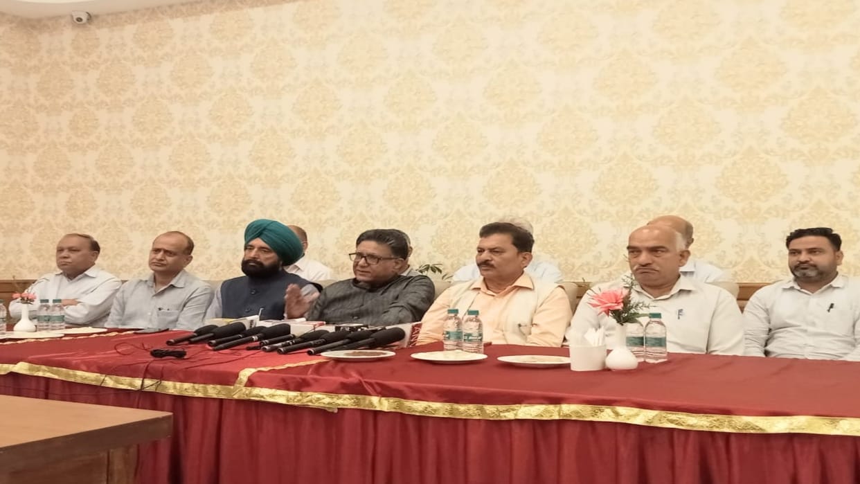 The wheels of 35,000 trucks will not stop in Himachal, the government extended the date for submission of SRT