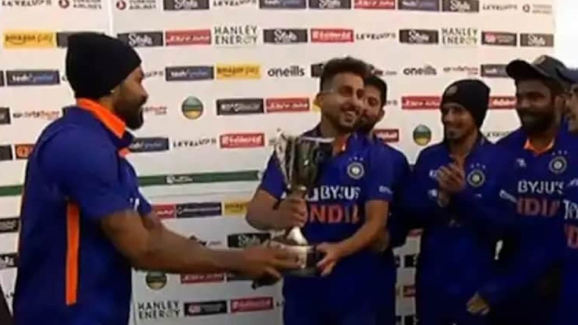 IND vs IRE Photos Hardik Pandya gives special gift to Umran Malik Deepak Hooda gets support from childhood friend Sanju Samson