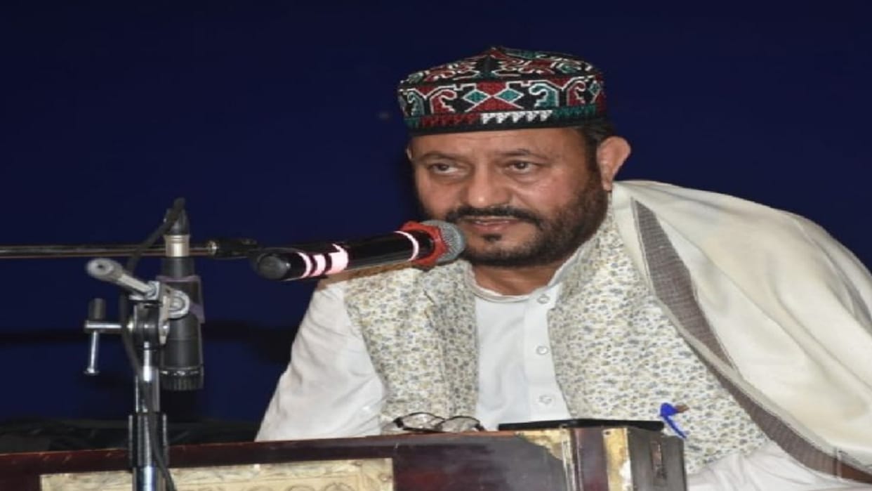 Another example of Kashmiriyat, Muslim folk singer Gulzar sang Shiva Bhajan