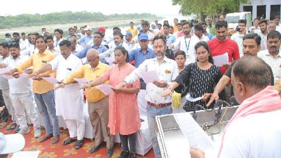 campaign started to make people aware against single use polythene in agra
