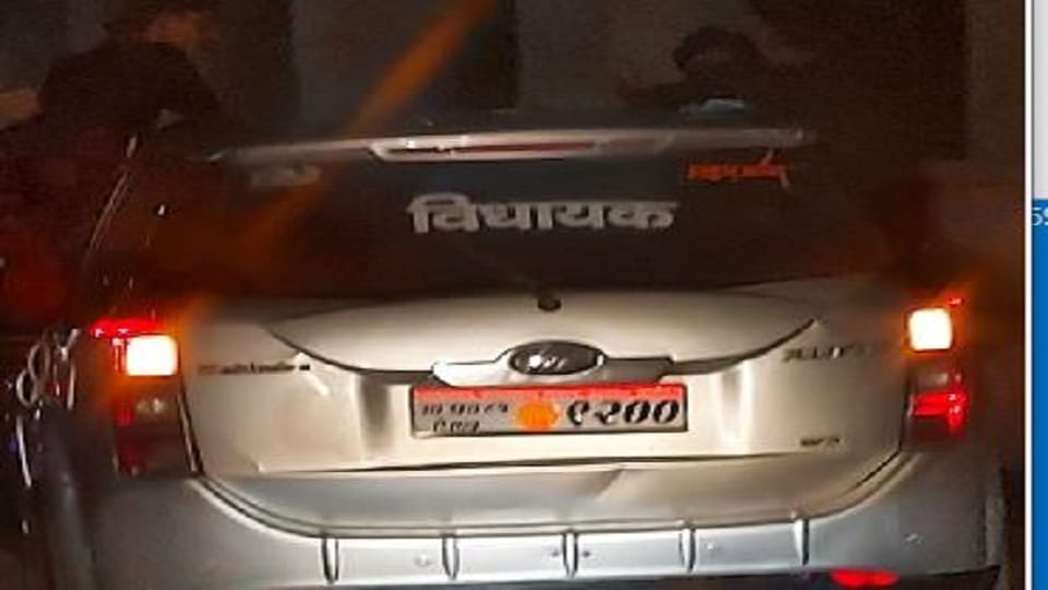 car rider youth doing dangerous stunts in agra