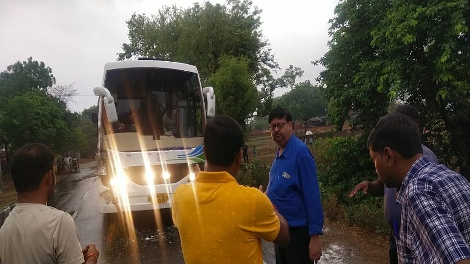 DCM hit in bus Agra CMO also had family on board 