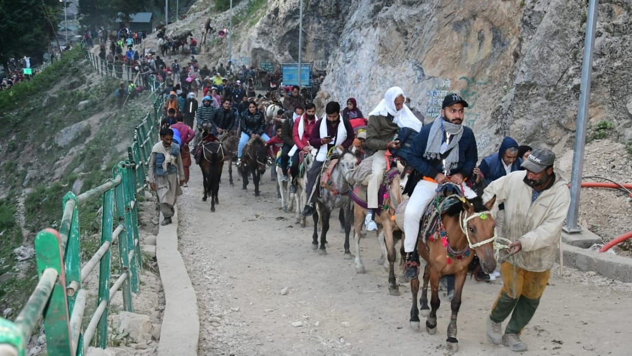 Shri Amarnath Yatra 2022: First Batch Of 2750 Pilgrims Leaves Nunwan Base Camp Pahalgam Anantnag District