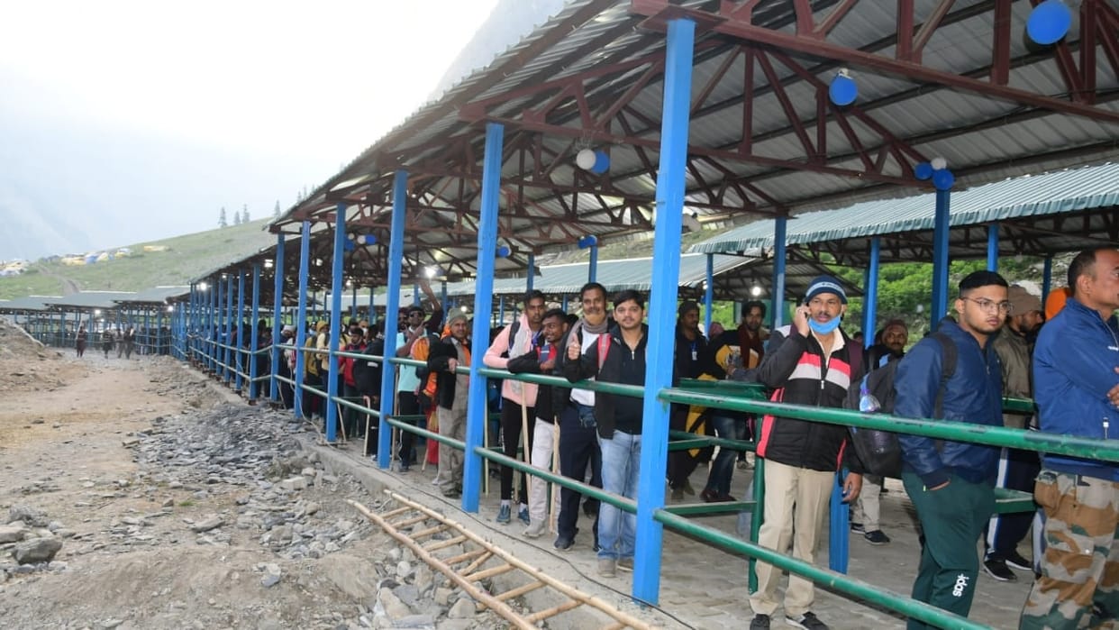 Amarnath Yatra begins, 2,750 pilgrims leaves Nunwan base camp for cave shrine