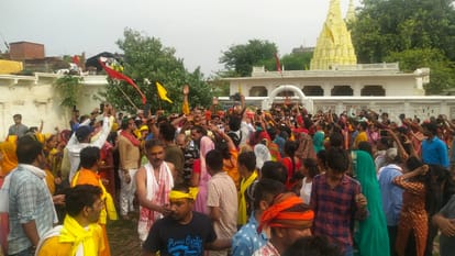 Rath Yatra 2022 Lord Jagannath came out in streets of Kashi with family in doli shringar yatra flowers