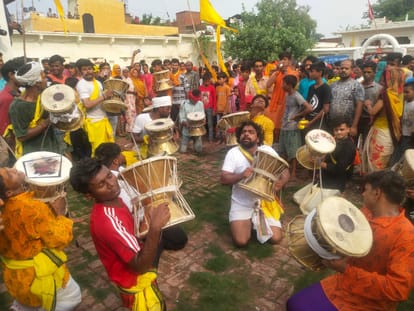 Rath Yatra 2022 Lord Jagannath came out in streets of Kashi with family in doli shringar yatra flowers