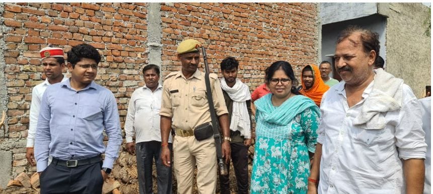 Hathras: The pond could not be cleaned, JCB returned