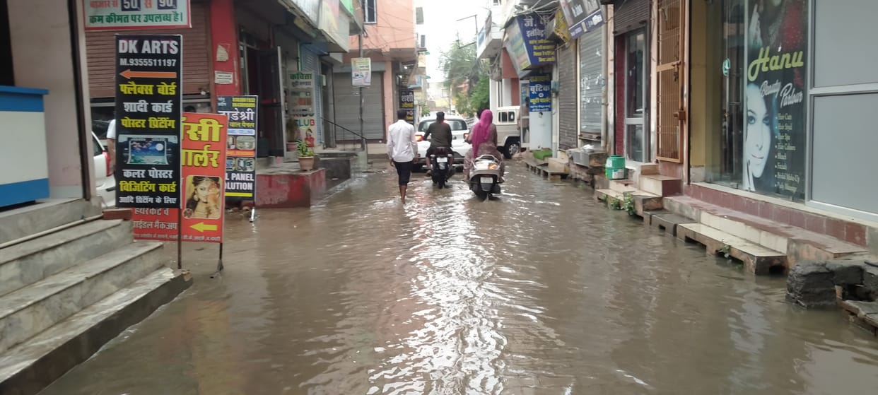 Sewer system could not withstand even 25 mm of rain, water logging in the city