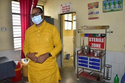 Deputy CM Brajesh Pathak did surprise inspection of CHC jalalpur in jaunpur angey after seeing mess in hospital