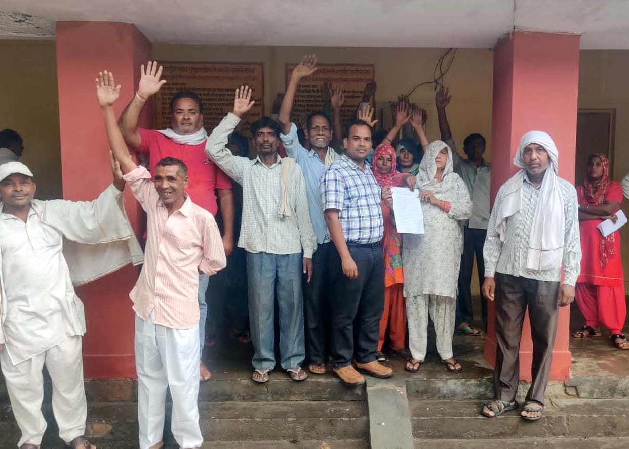 Villagers protest against making ration cards for ineligible people
