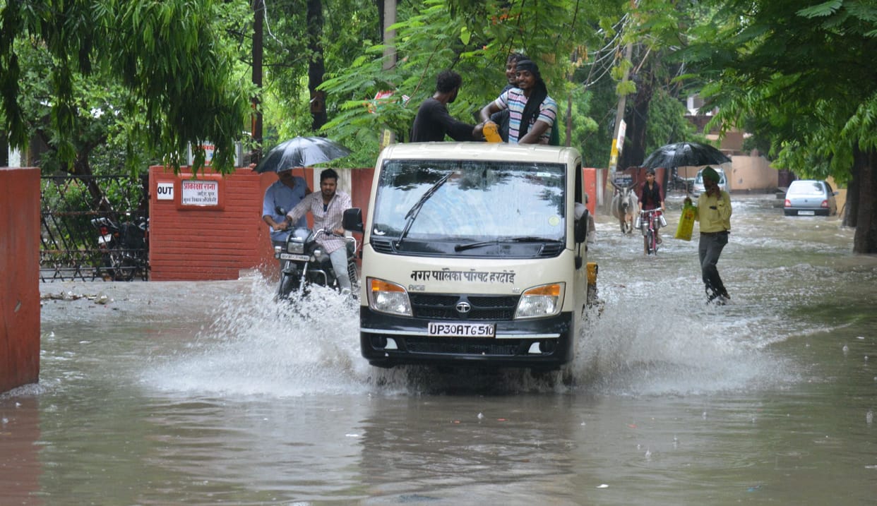 hardoi news,What to do about the city, when the officers' houses were filled with water