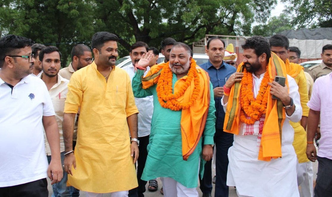 AC bus service will start from Pratapgarh to Lucknow soon: Dayashankar
