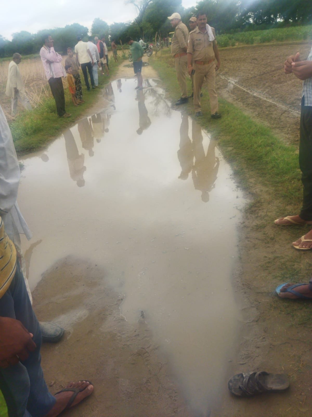 Hathras: Youth dies after falling in pit