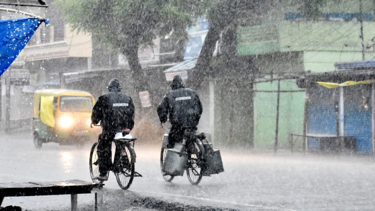 Gorakhpur Monsoon track weakened