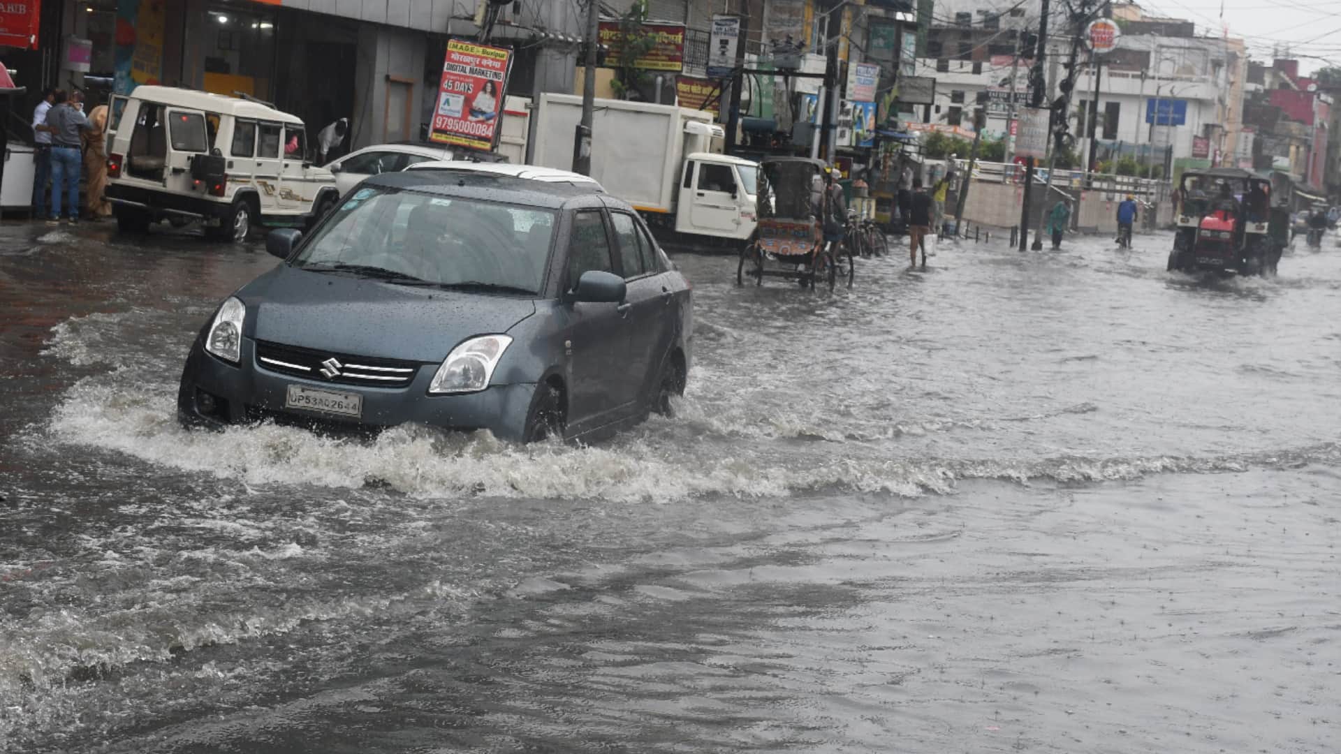Driving Tips In Monsoon Season These Things That You Should Know News in Hindi