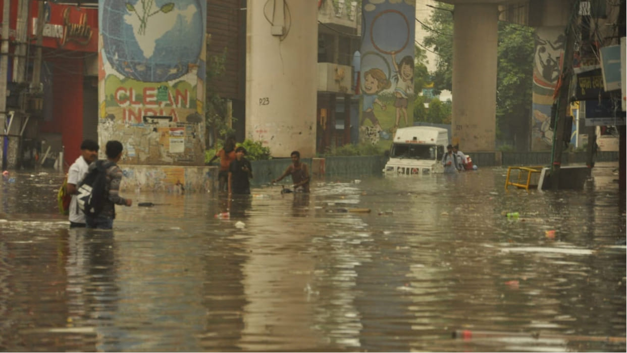 201 mm of rain created flood like situation in Rohtak