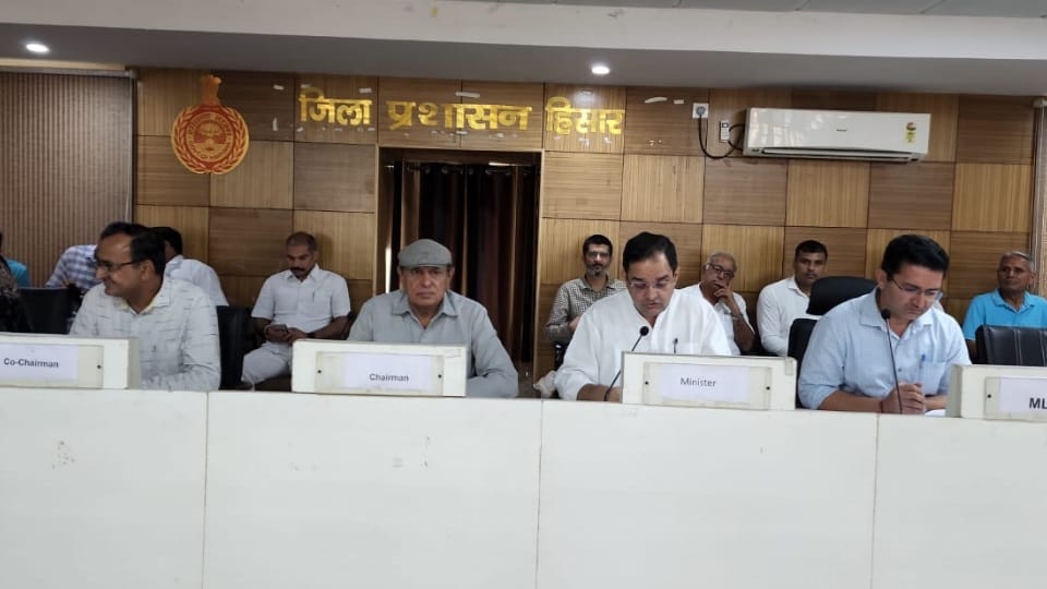 MP Brijendra angry after Electricity corporation officials called meeting without agenda in hisar 