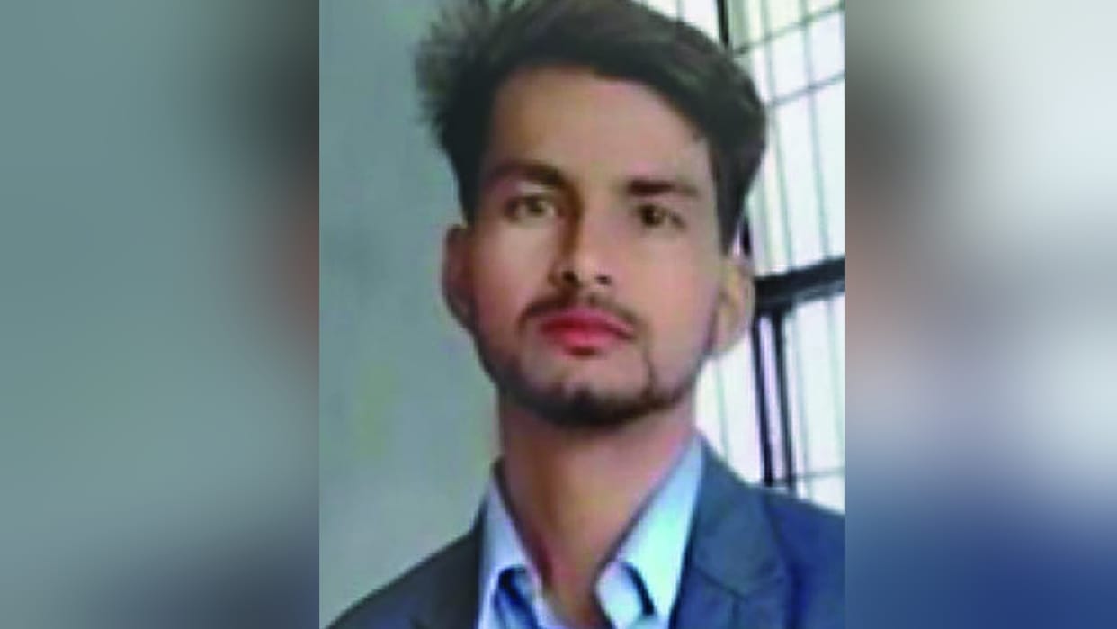 Hashim won one crore rupees by creating a cricket team on the app IN Pilibhit