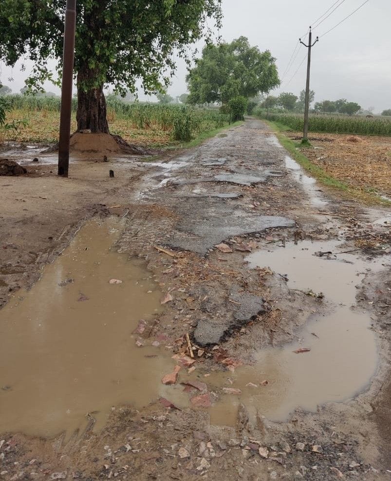 Hathras: Pain giving pits on Kakodi-prawn road, fear of untoward haunting