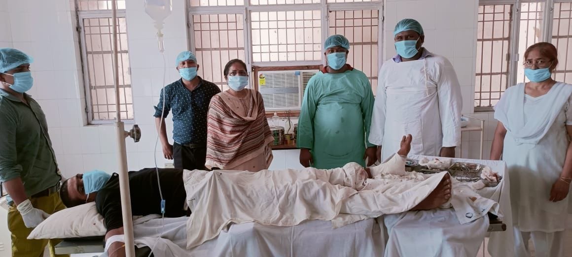 Kanpur dehat : The young man had to cut his leg, doctors saved him by doing a complex operation in Ortho OT