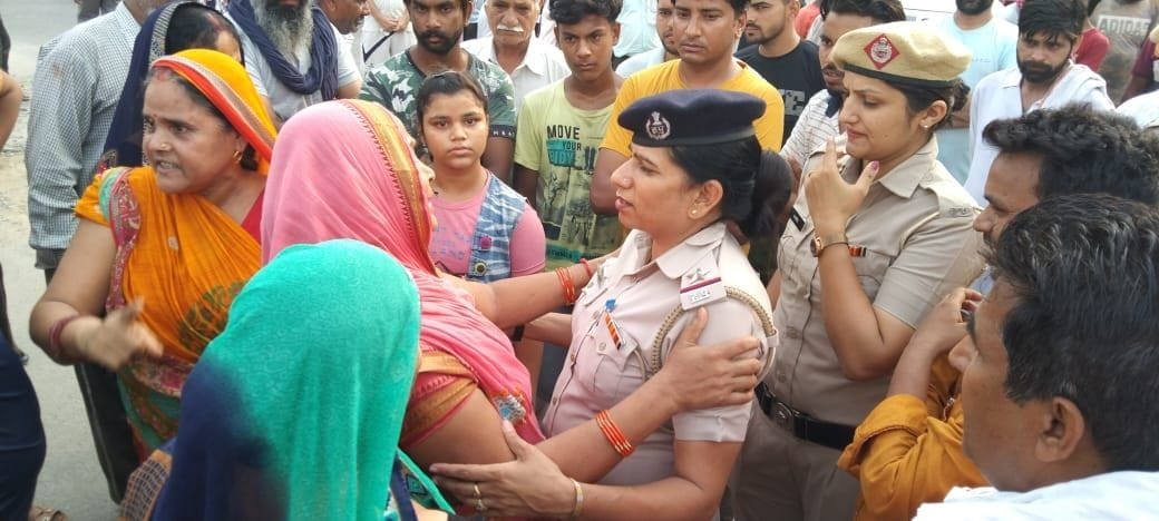 Jammed by keeping the dead body of the married woman on the road, Kurukshetra