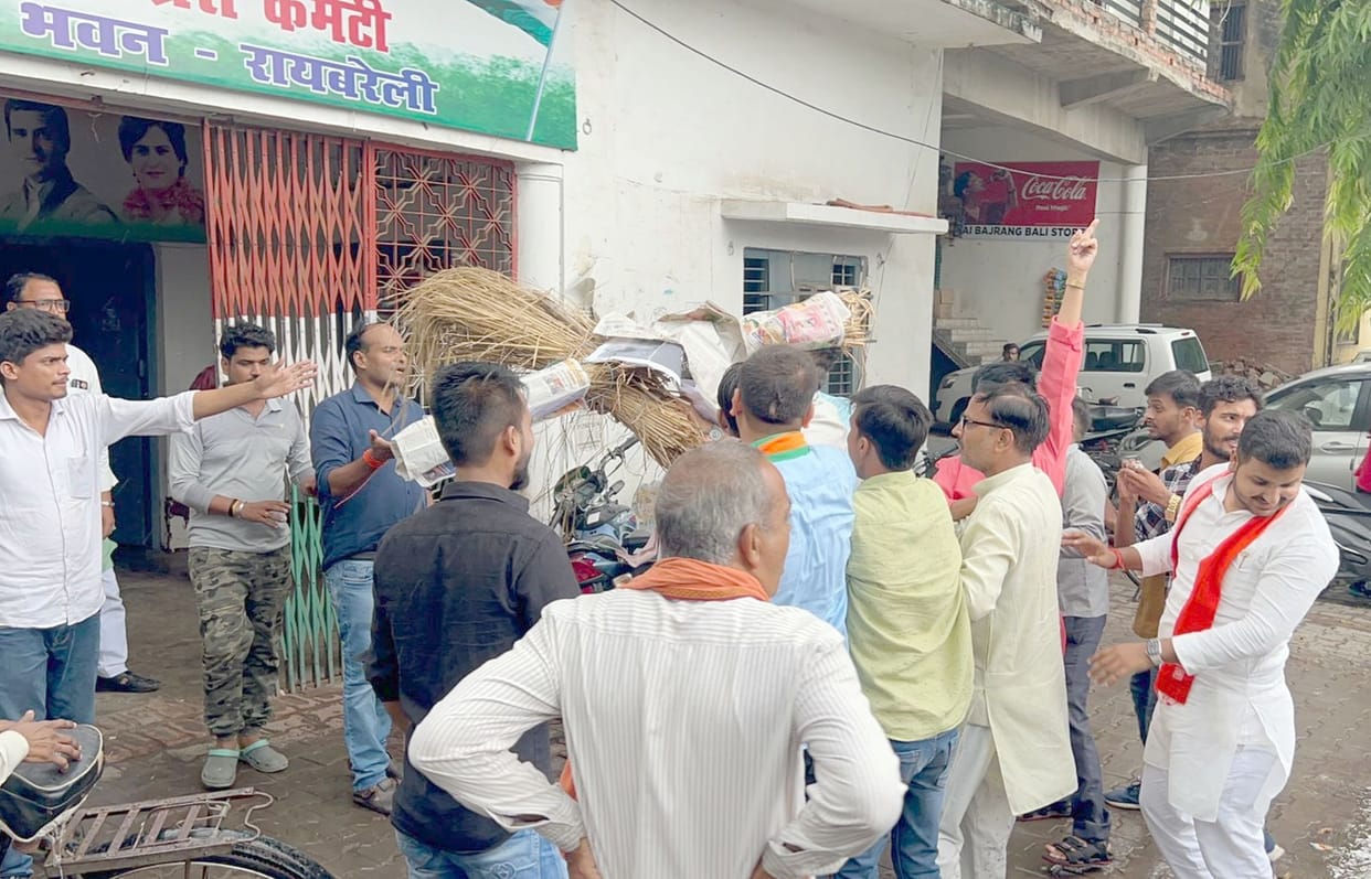 BJP and Congress clash during effigy burning