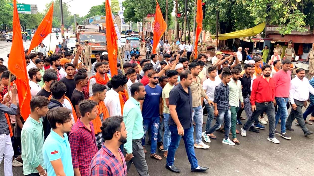Hindu organizations burnt effigies of terrorism in Kanpur, took out procession on the main roads