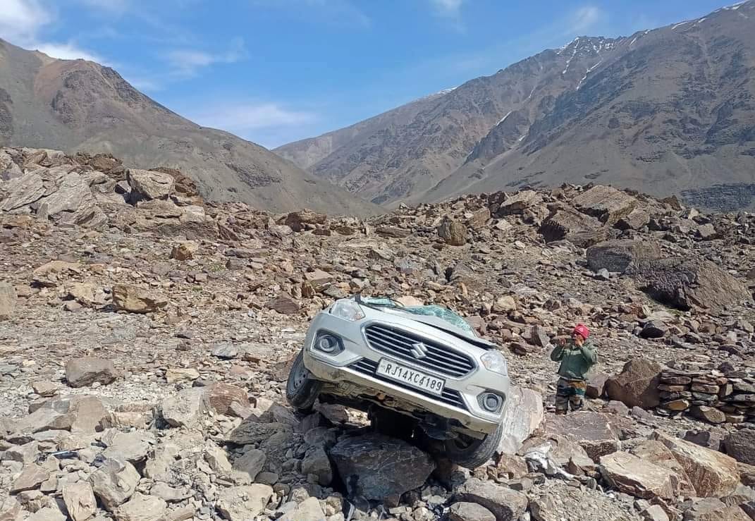 Tourist's car fell in Keeling on Manali-Leh road