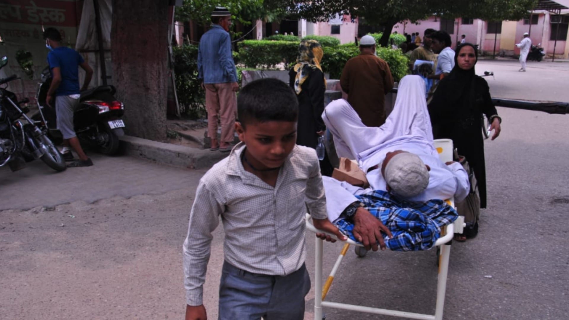 Meerut Medical: Lift is not working, patients getting poor treatment, claims of good health services are false