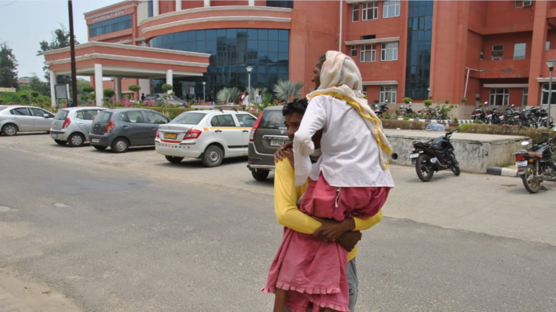 Meerut Medical: Lift is not working, patients getting poor treatment, claims of good health services are false