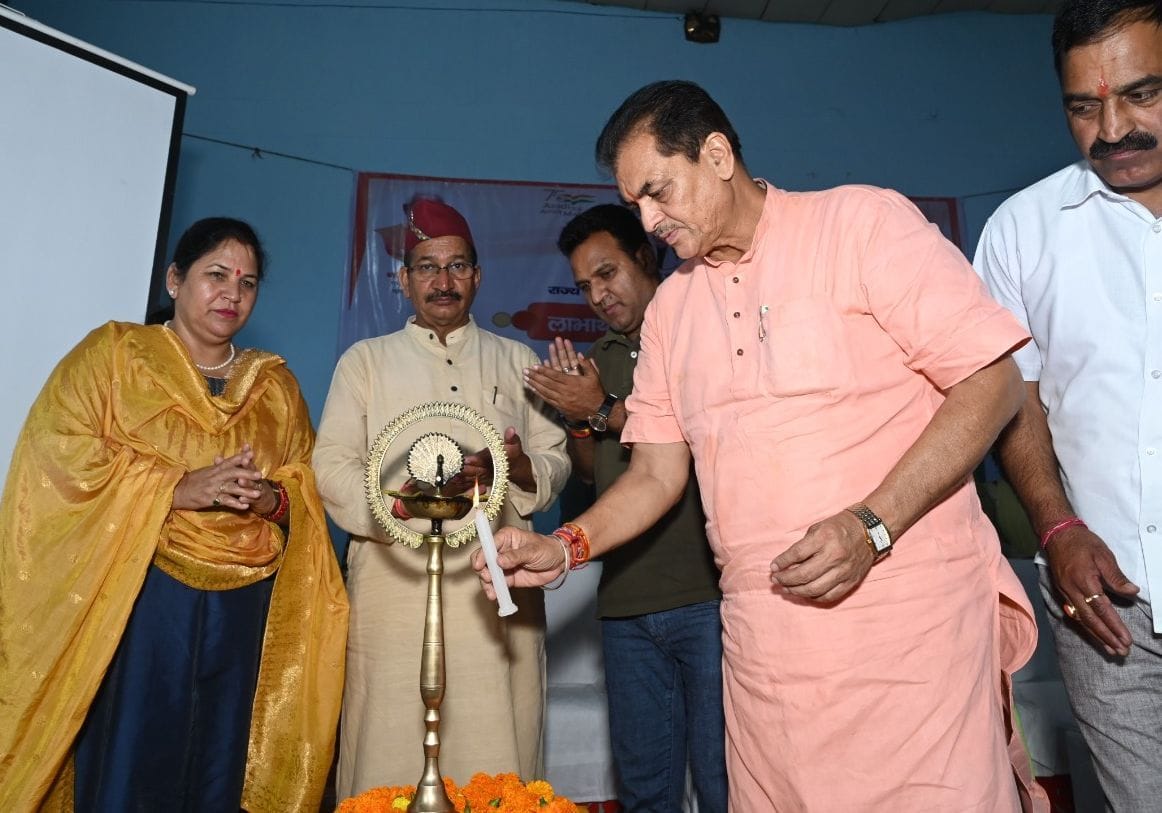 Minister in charge handed over the keys of the house to 88 people