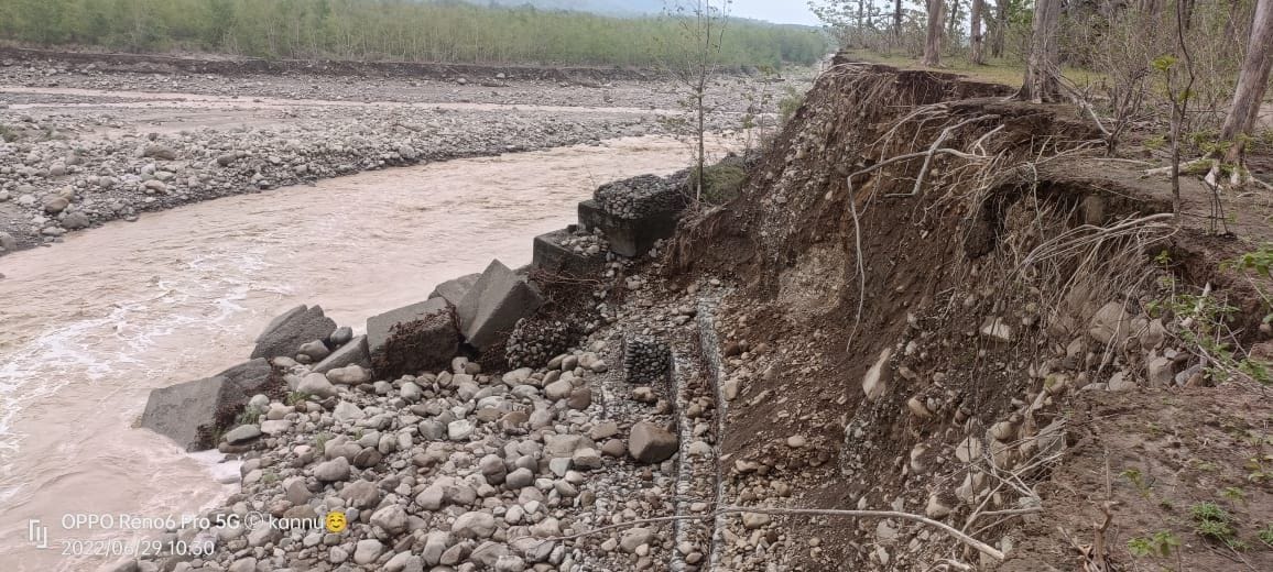 On the Nandhaur boom, there was land erosion