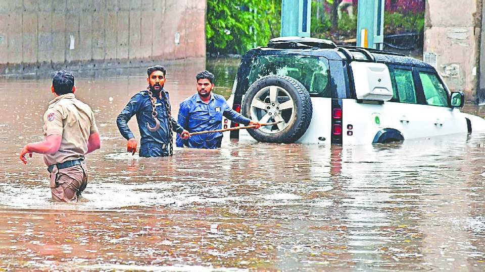 Roads became pond due to rain in Chandigarh