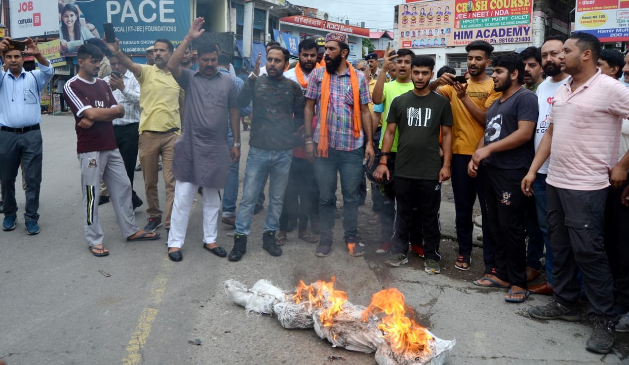 Hindu organizations in Hamirpur erupted in protest against the brutal murder in Rajasthan