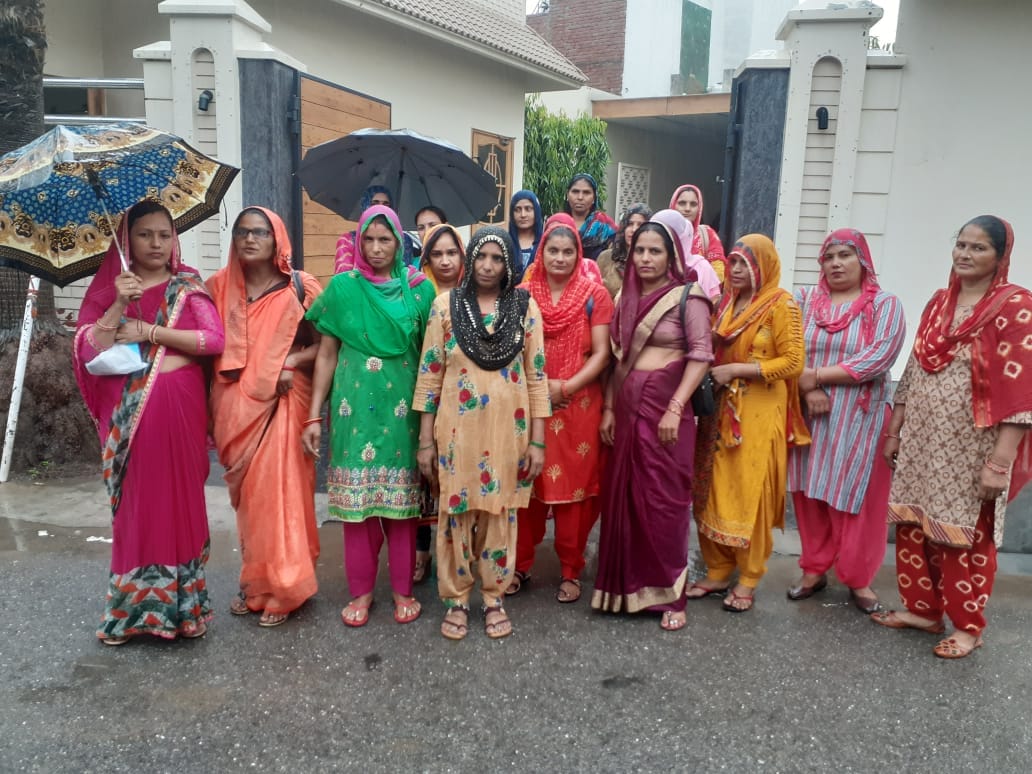 Demonstration outside the residence of Minister of State, demand for action
